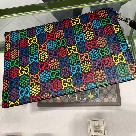 Gucci Men’s Clutch. Brand New Condition. Rarely used. Receipt box dust bag. - Picture 3 of 3